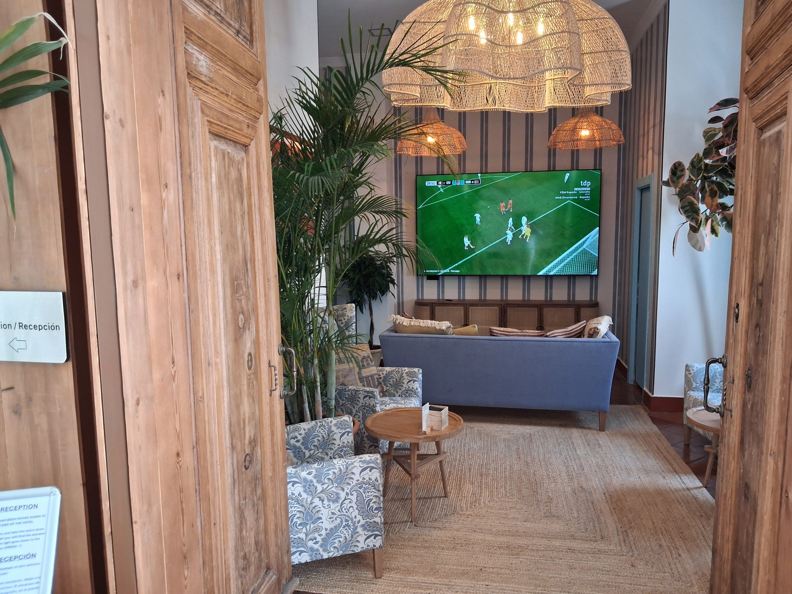 A New Lounge Experience in the Heart of Benalmádena Pueblo
